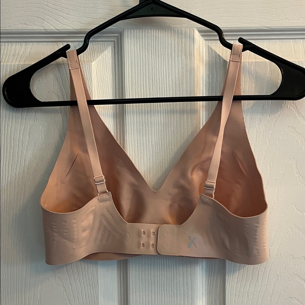 Knix Seamless pale pink bra - Picture 5 of 9